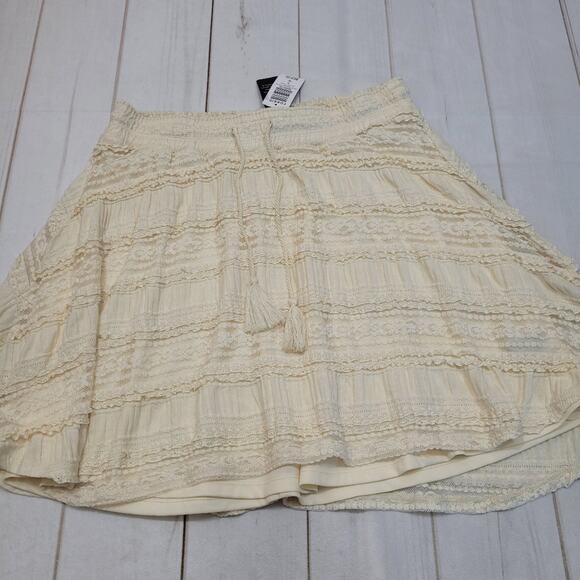 Torrid mini lace smocked waist skater skirt NWT cream - Picture 1 of 10
